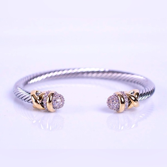 BEAUTIFUL CRYSTAL STATION BANGLE - Picture 2 of 8